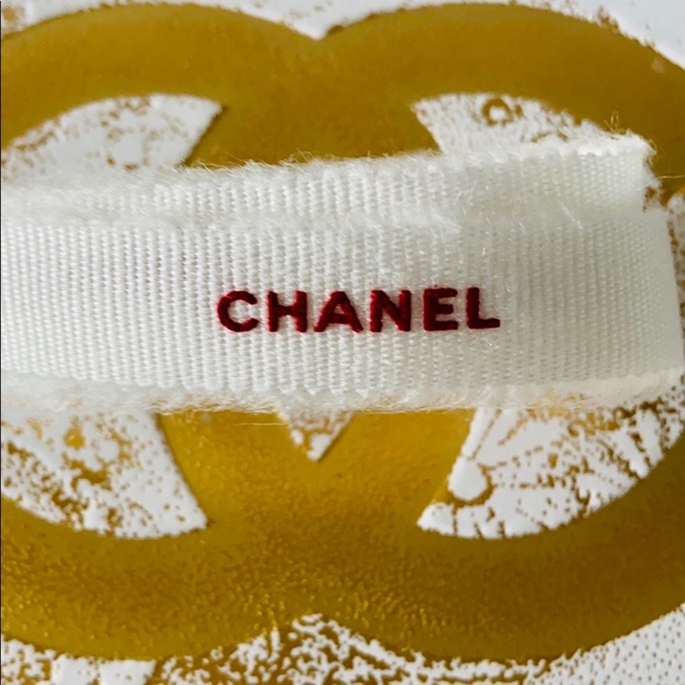 CHANEL Authentic White Ribbon - Picture 5 of 6